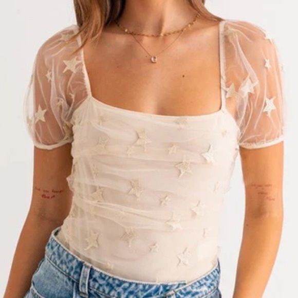NWT Le Lis Sheer Embroidered Gold Star Bodysuit Cream Puff Sleeve Metallic M - Picture 1 of 12